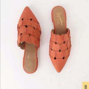 Reminders of You Coral Leather Pointed-Toe Mules